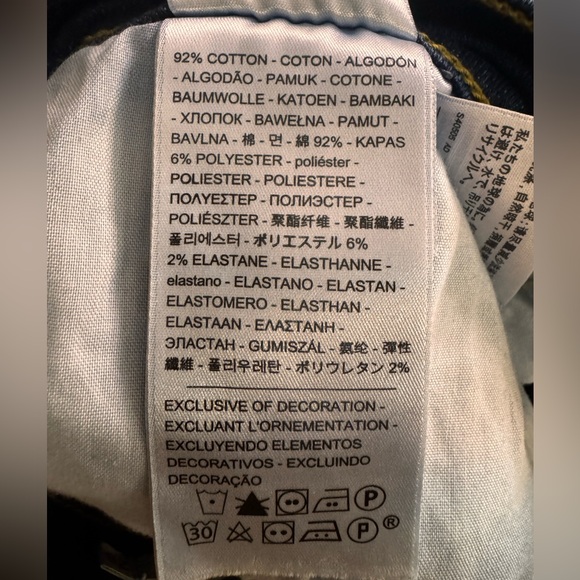 Levi’s Navy Jean Shorts with Frayed Hem and High Waist 28W, summer, stretchy - Picture 7 of 7